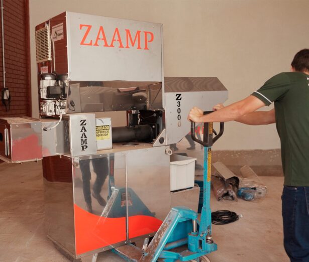 Máquina Para Fazer Farelo Extrusado e Óleo Mais Rentabilidade, Autonomia e Nutrição na Sua Fazenda